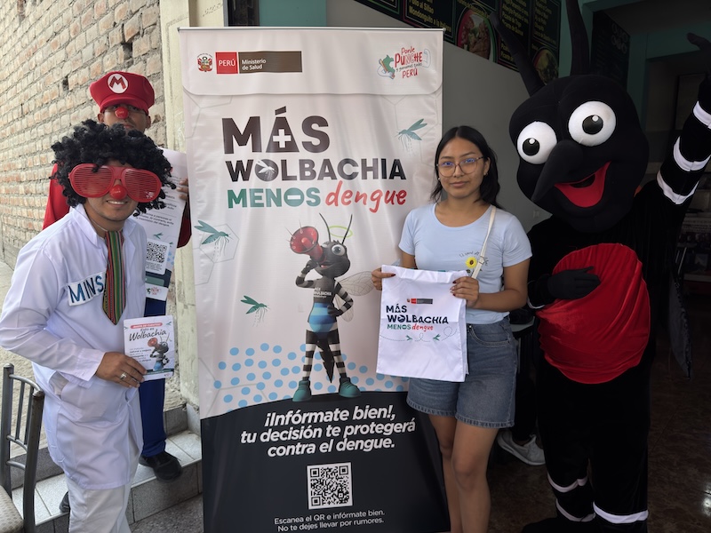 Estudiantes voluntarios de Perú