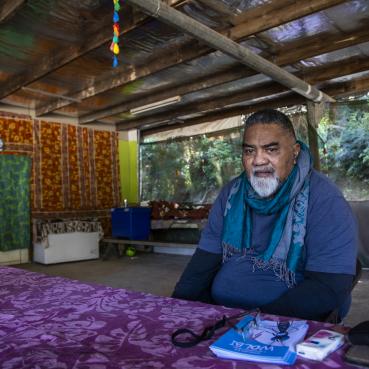 Matheo Seleone se sienta a la mesa