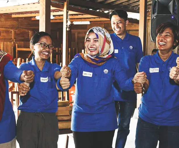 equipo local en Indonesia