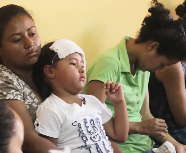 Pacientes esperando en un dispensario de México