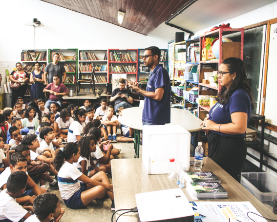 Wesley dirige programas educativos en Río de Janeiro