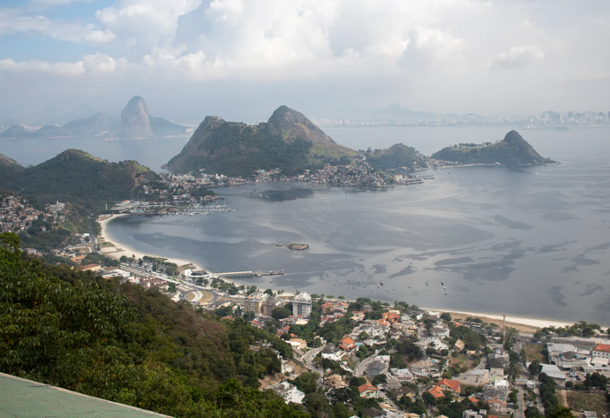Bahía de Guanabara en Río de Janeiro, Brasil