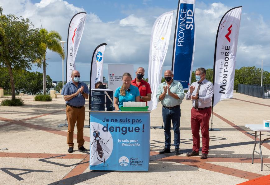 WMP personal y otros funcionarios en la liberación de la oficina de Mt Dore (Nueva Caledonia)