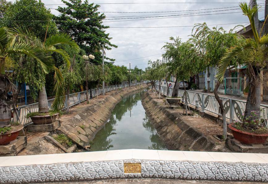 Un río en Thu Dau Mot, Vietnam