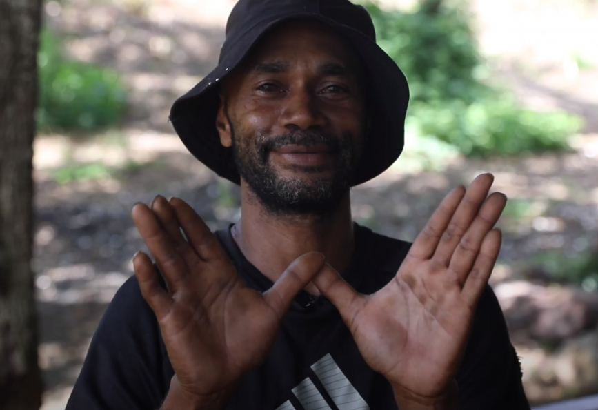 Pascal Wiwane, miembro de la comunidad