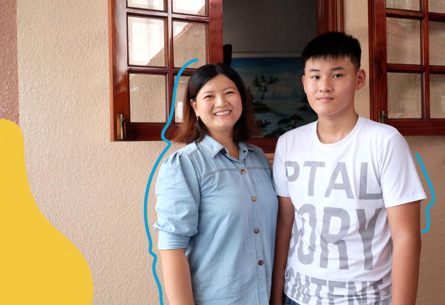 Foto: Ngan Thi Ngoc Le con su hijo de 13 años Thinh Cuong Trinh