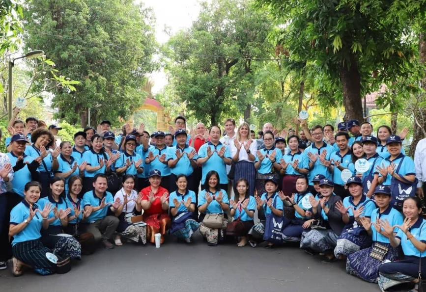 Foto de grupo de los voluntarios World Mosquito program en laos