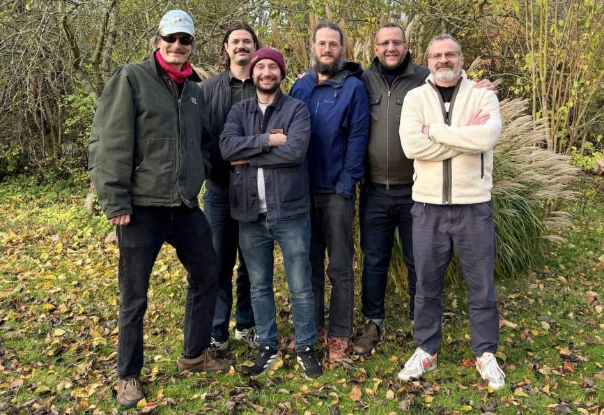 Foto de grupo de Efterklang y Flow Creative con el World Mosquito Program