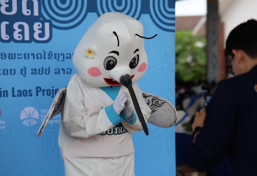 Una mascota del equipo de Laos de la World Mosquito Program 
